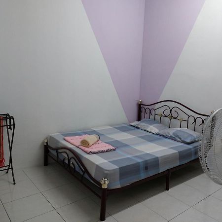 Pelangi Homestay Bota Экстерьер фото